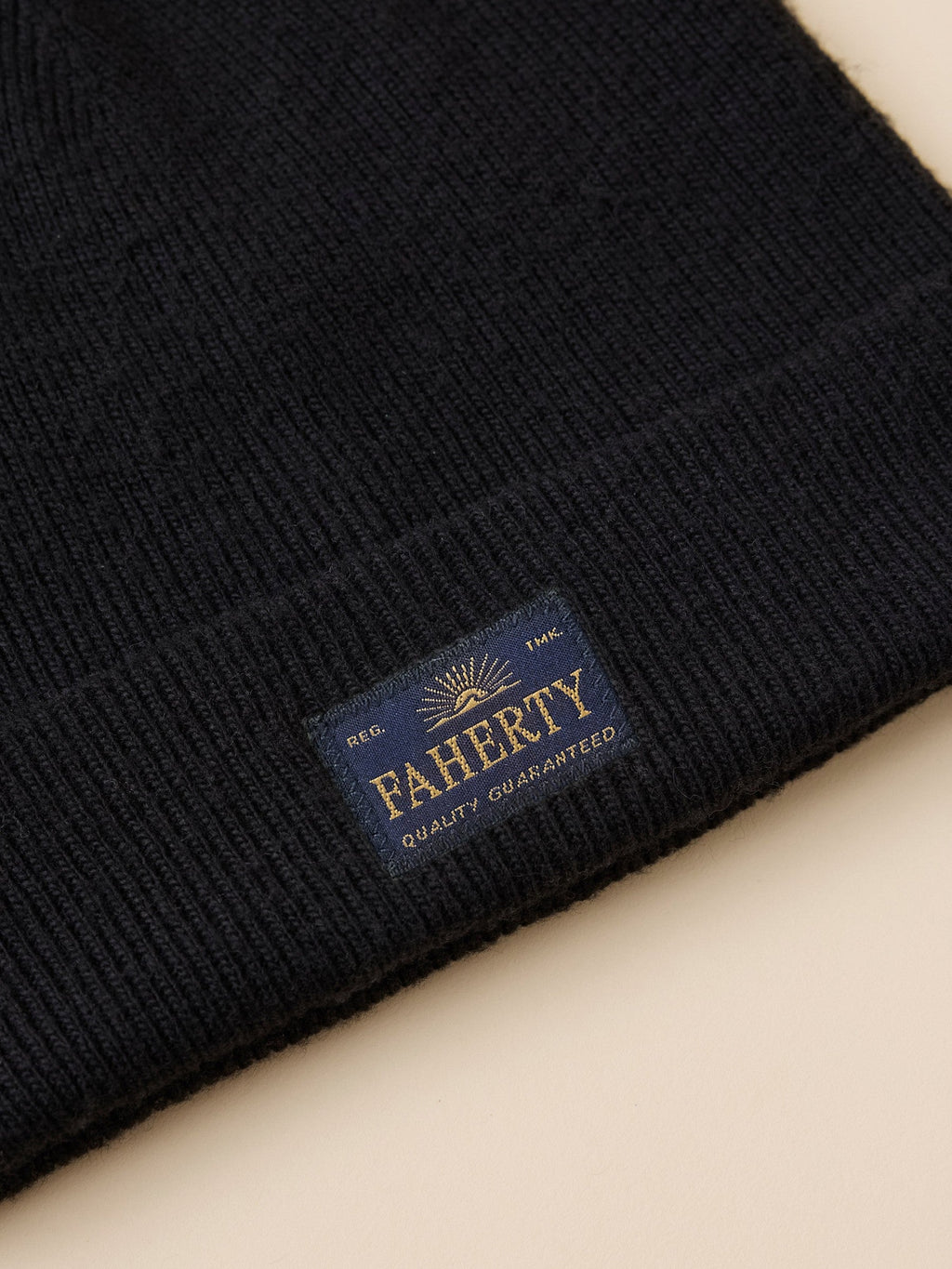Essential Merino Beanie - Black